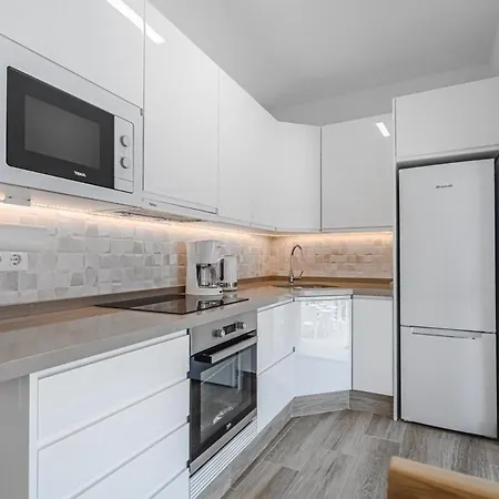 Lägenhet Fully Refurbished Holiday With Terrace *