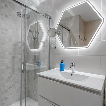 Fully Refurbished Holiday With Terrace Lägenhet *