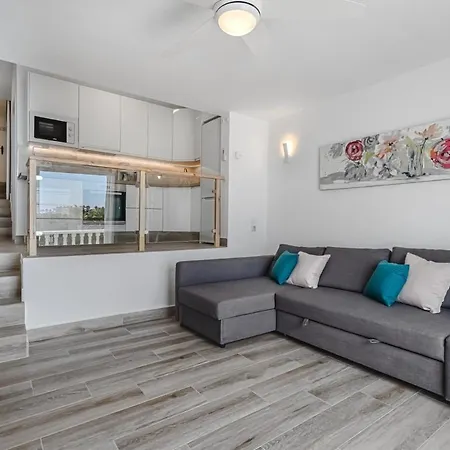 Lägenhet Fully Refurbished Holiday With Terrace